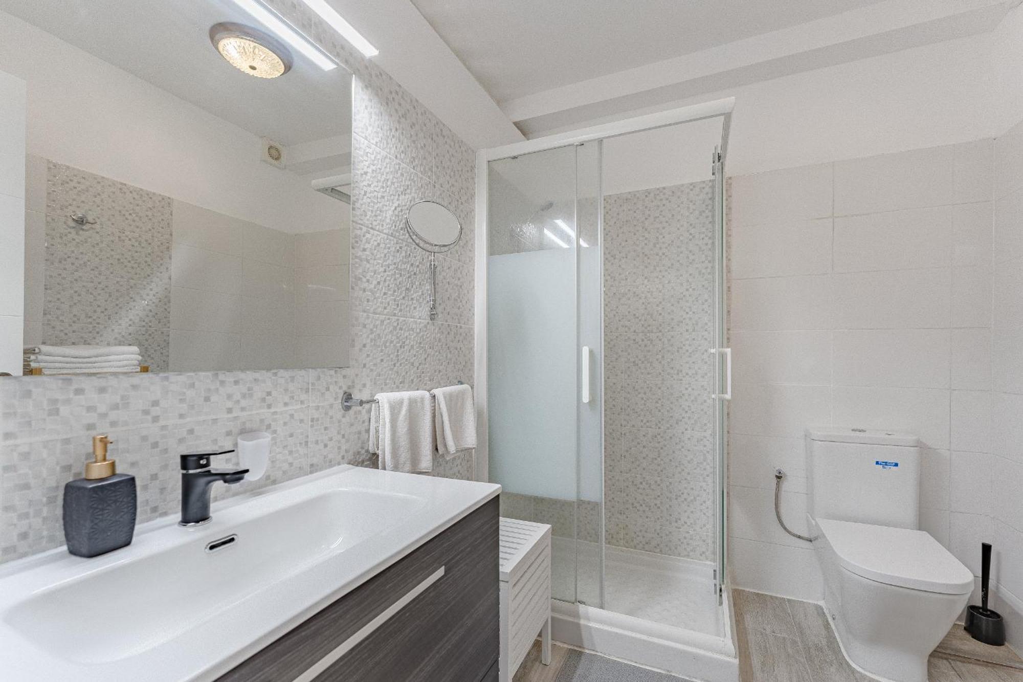 Primavera Tranquil Retreat 2-Bedroom Apartment With Balcony, Garden View & Fiber Wifi أرونا المظهر الخارجي الصورة